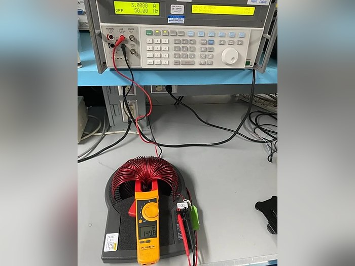 Clamp meter used for electro-technical calibration